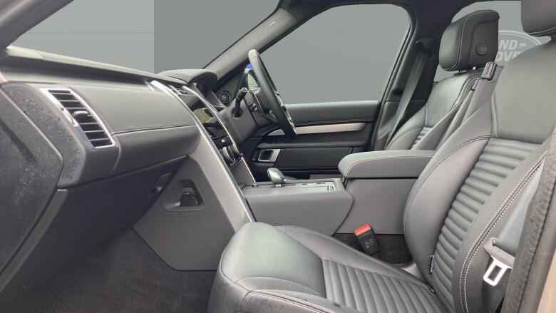 Land Rover Discovery 3.0 D300 Dynamic SE 5dr Auto Diesel Station Wagon